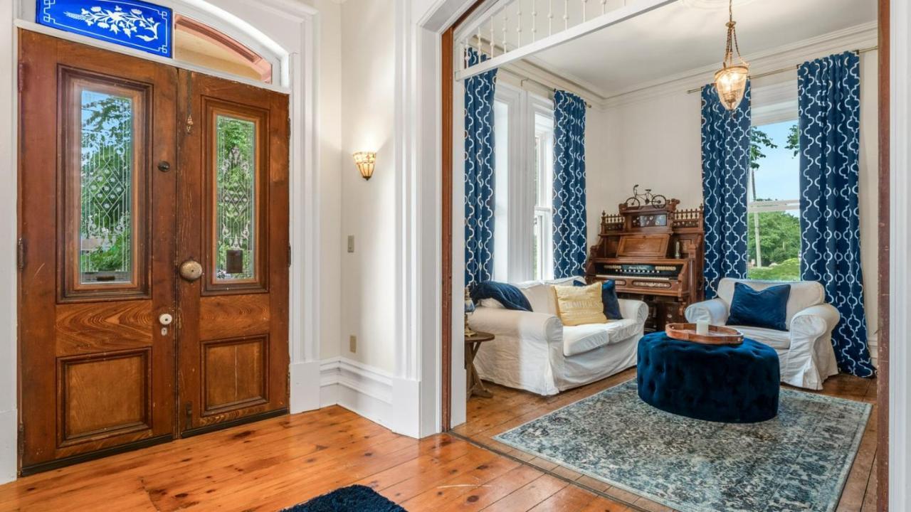 The Woodbridge House Hotel Kingsville Екстериор снимка