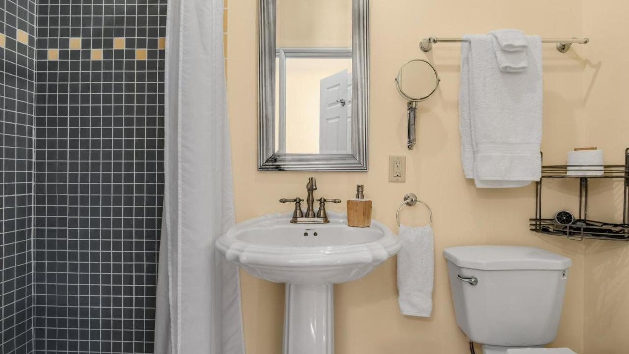 The Woodbridge House Hotel Kingsville Екстериор снимка