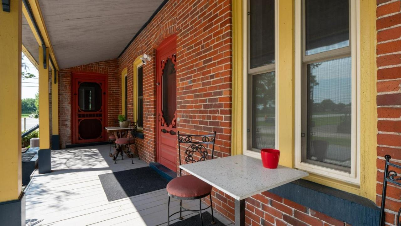 The Woodbridge House Hotel Kingsville Екстериор снимка