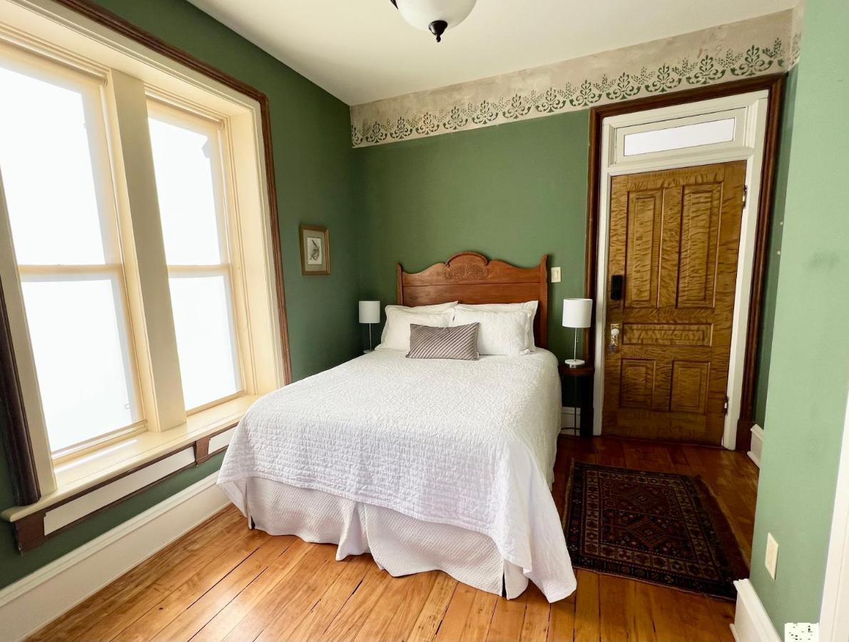 The Woodbridge House Hotel Kingsville Екстериор снимка