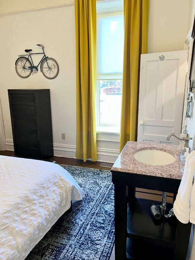 The Woodbridge House Hotel Kingsville Екстериор снимка