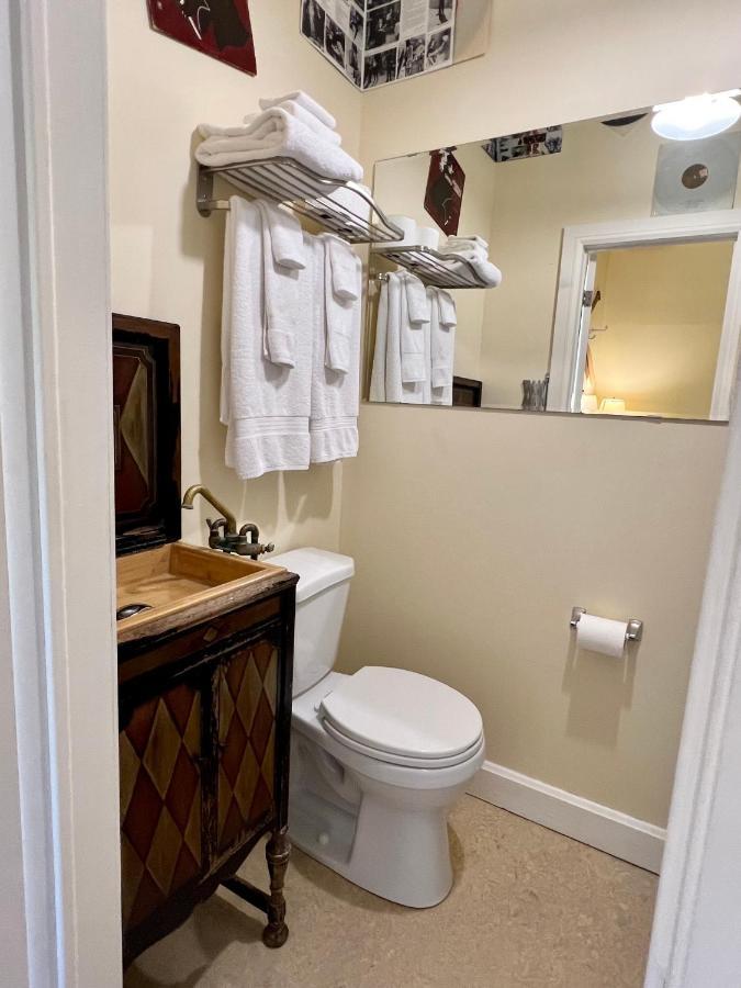 The Woodbridge House Hotel Kingsville Екстериор снимка