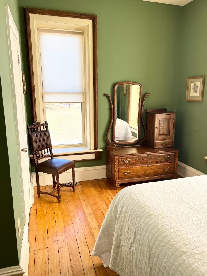 The Woodbridge House Hotel Kingsville Екстериор снимка