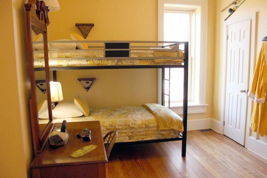 The Woodbridge House Hotel Kingsville Екстериор снимка