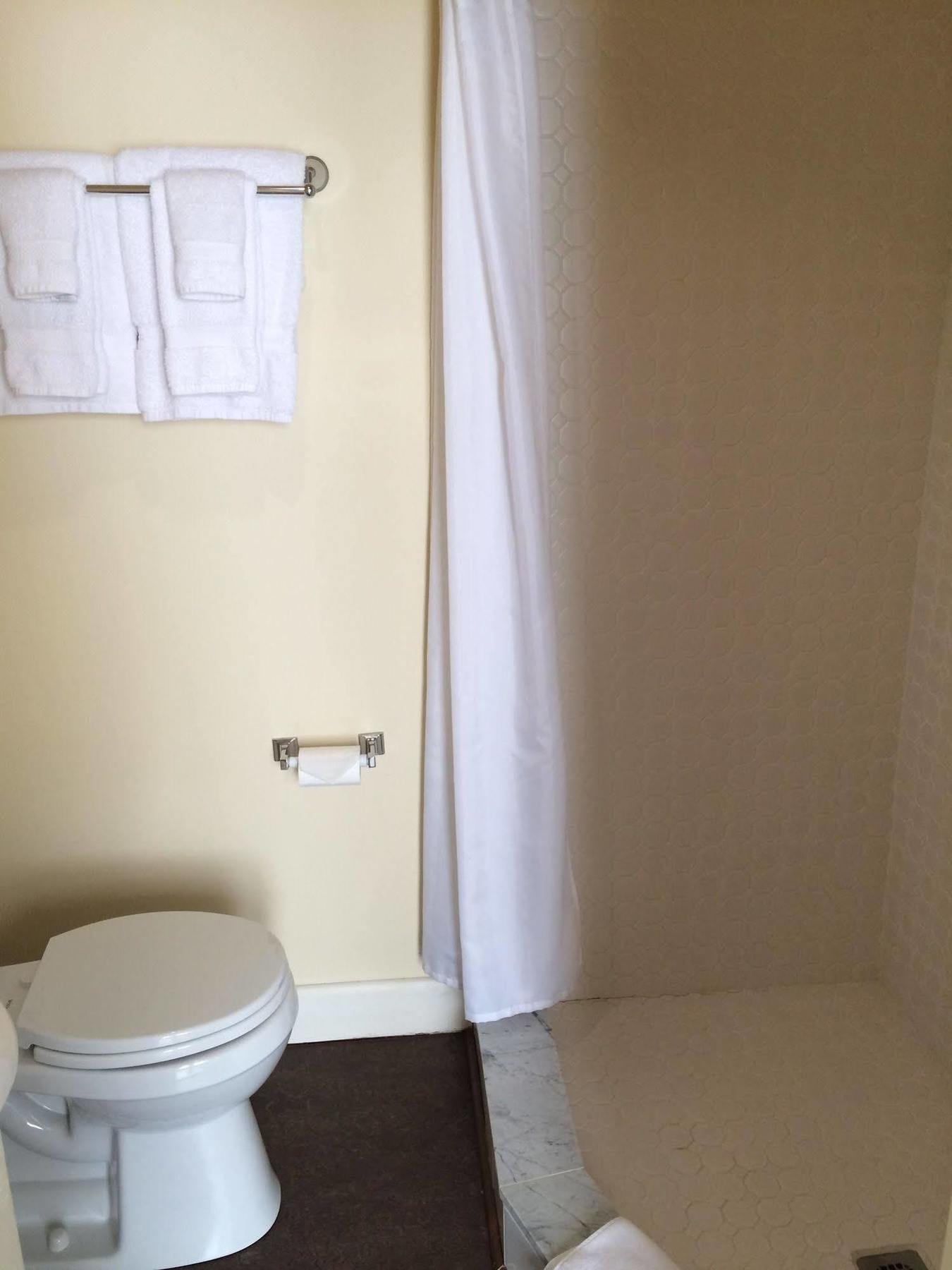 The Woodbridge House Hotel Kingsville Екстериор снимка